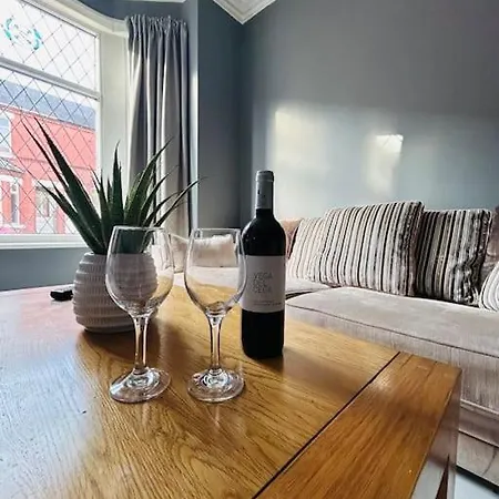 Comfy 3 Bedroom Home Free Parking In Doncaster Balby Exterior photo