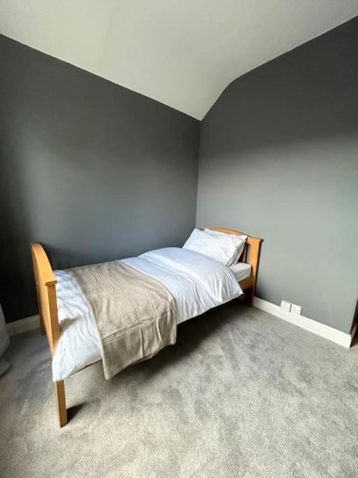 Comfy 3 Bedroom Free Parking In Doncaster Holiday home *